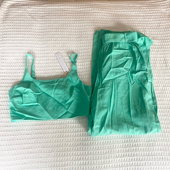 House of Harlow 1960 Pants - House of Harlow mint green matching pants and crop tank set Medium NWT